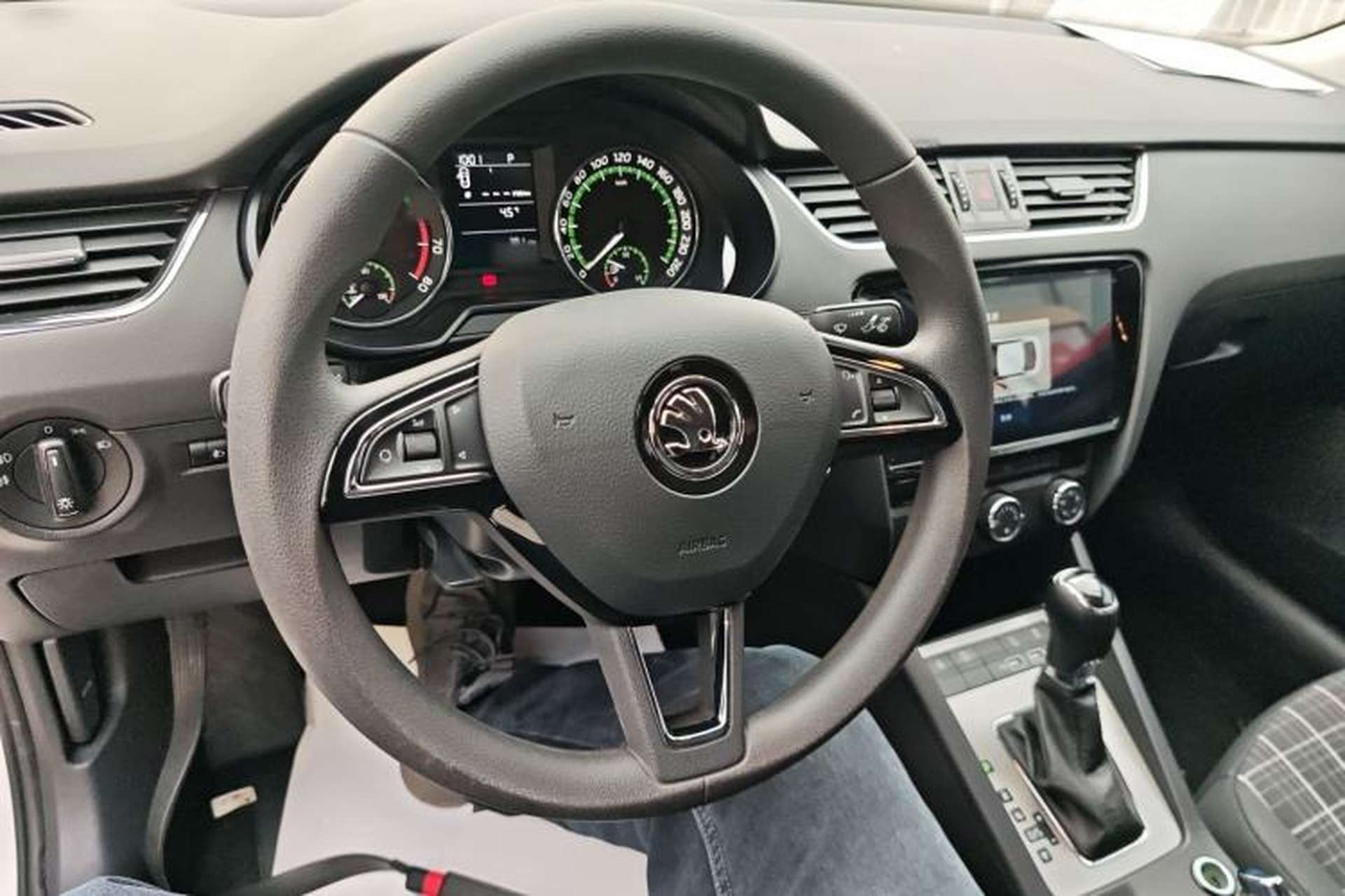 Used Skoda Octavia 2020 1.5L Automatic SmartDrive Comfort Edition Center Console