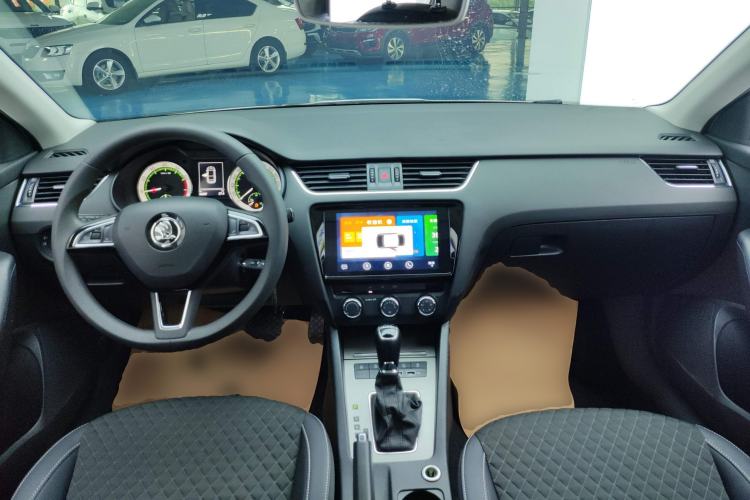 Used Skoda Octavia 2020 TSI230 DSG SmartDrive Luxury Edition Center Console