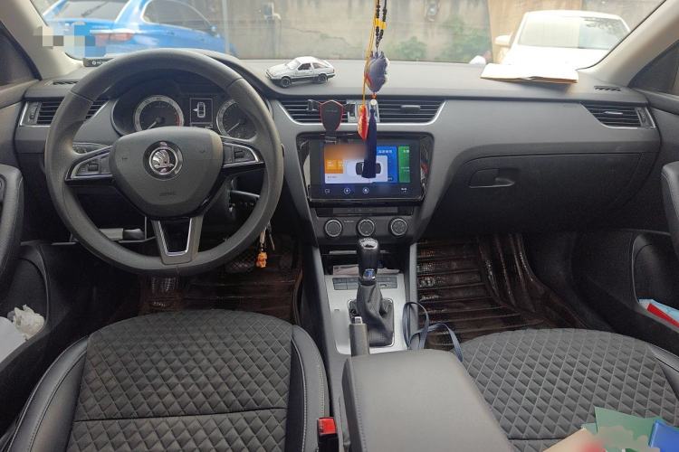 Used Skoda Octavia 2020 TSI280 DSG SmartDrive Luxury Edition Center Console