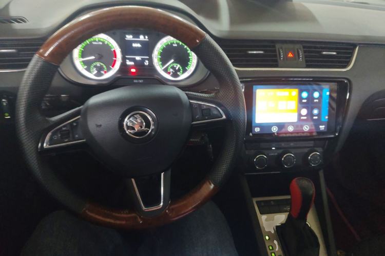 Used Skoda Octavia 2020 TSI280 DSG SmartDrive Luxury Edition Center Console