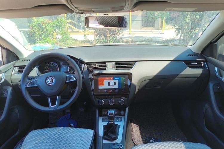 Used Skoda Octavia 2020 1.5L Manual SmartDrive Comfort Edition Center Console