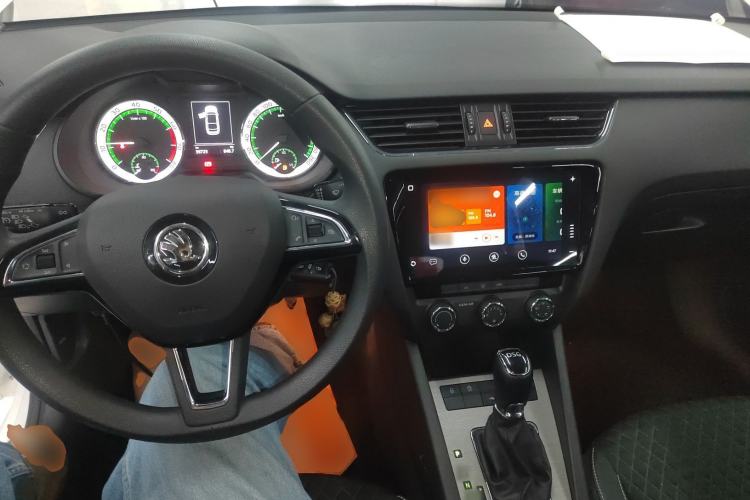 Used Skoda Octavia 2020 TSI230 DSG SmartDrive Luxury Edition Center Console