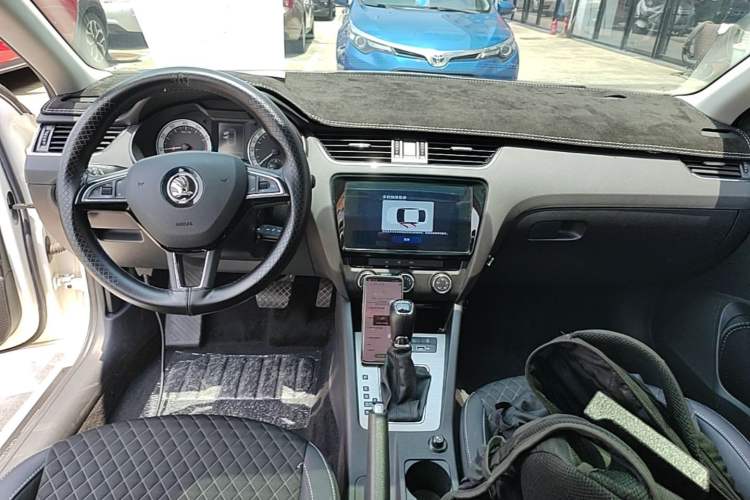 Used Skoda Octavia 2020 TSI230 DSG SmartDrive Luxury Edition Center Console