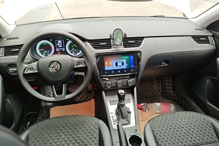 Used Skoda Octavia 2020 TSI230 DSG SmartDrive Luxury Edition Center Console