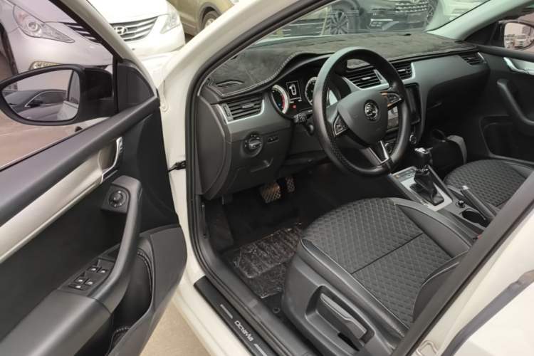 Used Skoda Octavia 2020 TSI230 DSG SmartDrive Luxury Edition Driver Seat