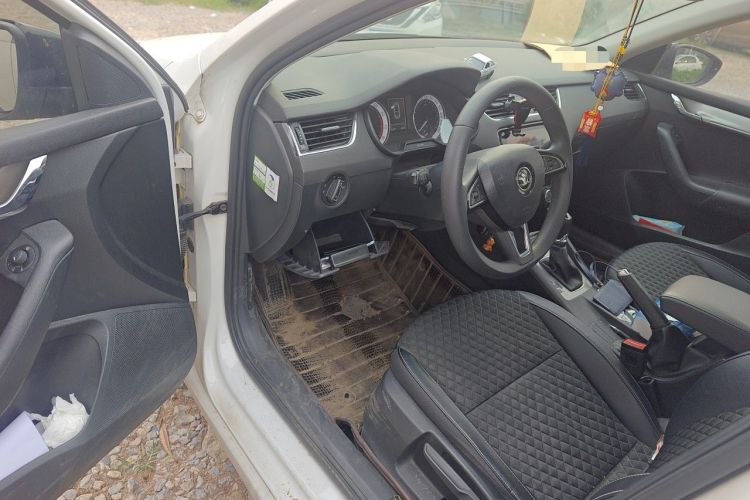 Used Skoda Octavia 2020 TSI280 DSG SmartDrive Luxury Edition Driver Seat