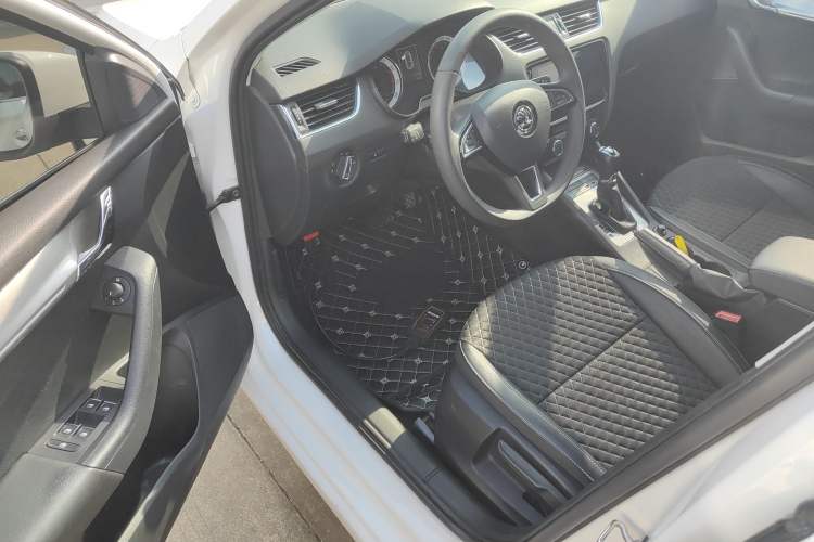 Used Skoda Octavia 2020 1.5L Automatic SmartDrive Luxury Edition Driver Seat