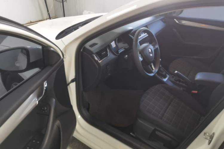Used Skoda Octavia 2020 TSI230 DSG SmartDrive Comfort Edition Driver Seat