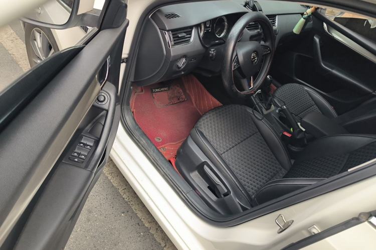 Used Skoda Octavia 2020 1.5L Automatic SmartDrive Luxury Edition Driver Seat