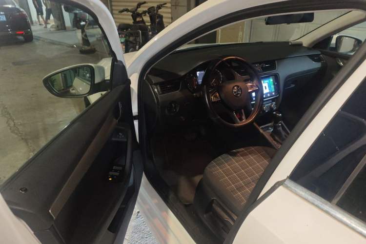 Used Skoda Octavia 2020 1.5L Automatic SmartDrive Comfort Edition Driver Seat