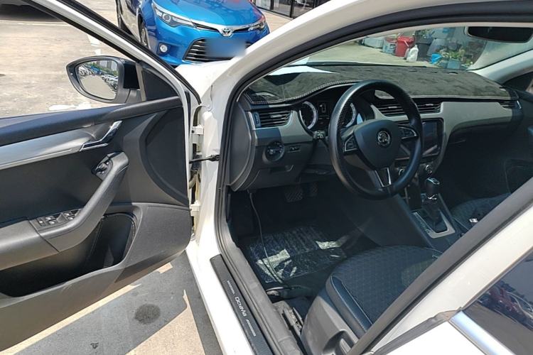 Used Skoda Octavia 2020 TSI230 DSG SmartDrive Luxury Edition Driver Seat