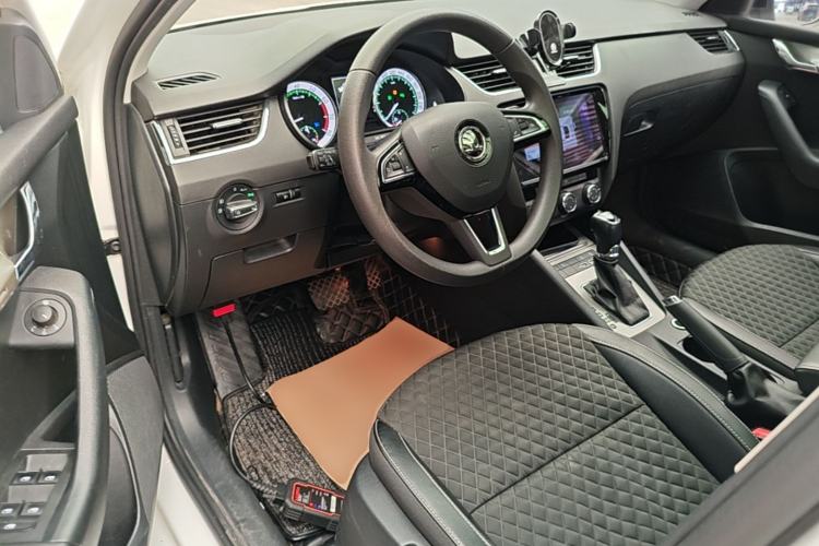 Used Skoda Octavia 2020 TSI230 DSG SmartDrive Luxury Edition Driver Seat