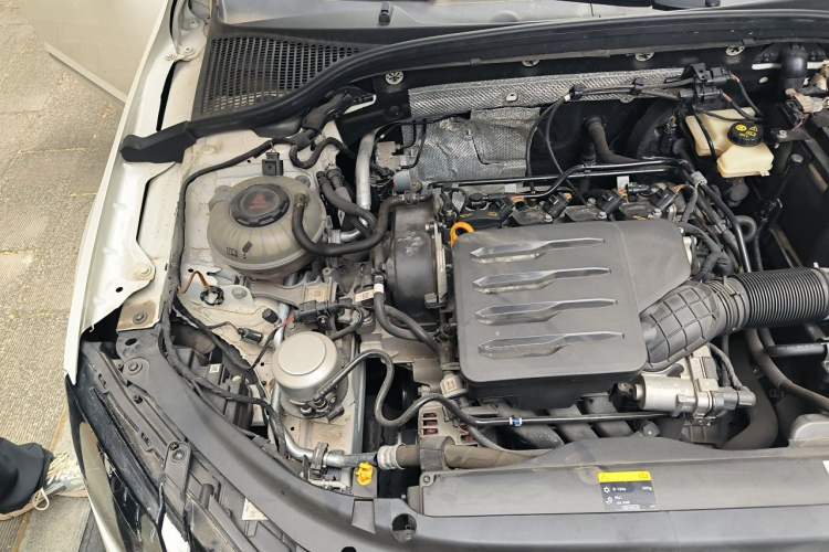 Used Skoda Octavia 2020 1.5L Automatic SmartDrive Luxury Edition Engine Bay Right