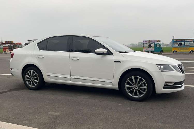 Used Skoda Octavia 2020 1.5L Automatic SmartDrive Luxury Edition Exterior 2