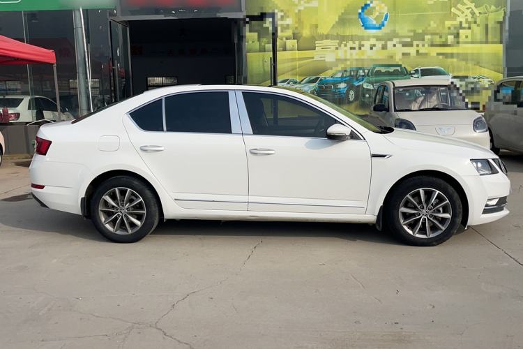 Used Skoda Octavia 2020 1.5L Automatic SmartDrive Luxury Edition Exterior 2