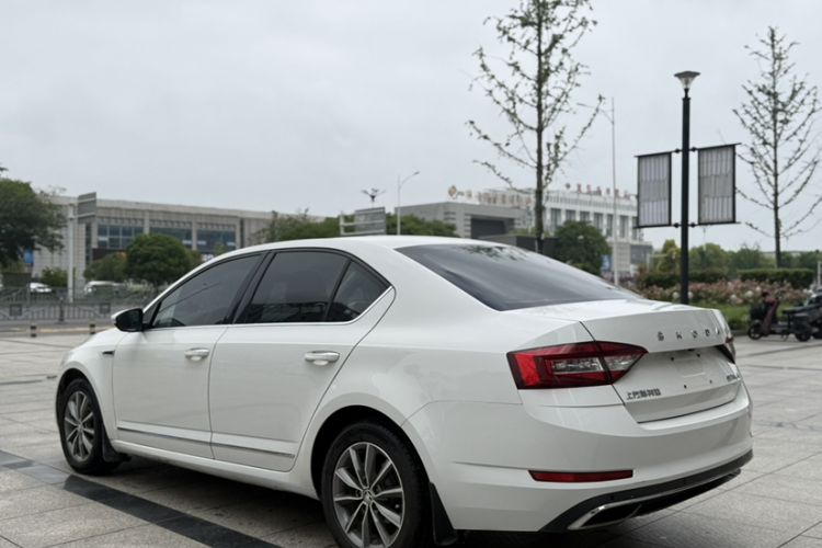 Used Skoda Octavia 2020 1.5L Automatic SmartDrive Luxury Edition Exterior 2