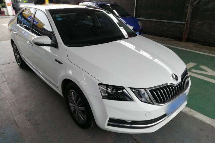 Used Skoda Octavia 2020 1.5L Automatic SmartDrive Luxury Edition Exterior 2