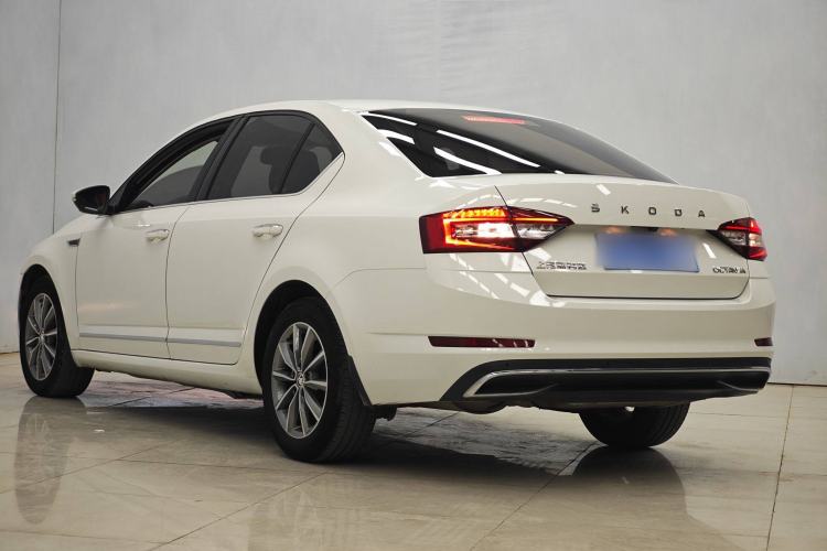 Used Skoda Octavia 2020 1.5L Automatic SmartDrive Luxury Edition Exterior 2