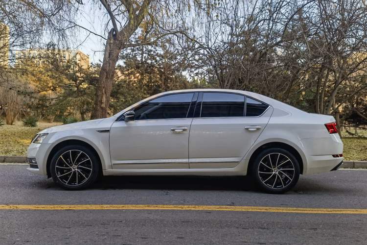 Used Skoda Octavia 2020 TSI280 DSG SmartDrive Luxury Edition Exterior 2