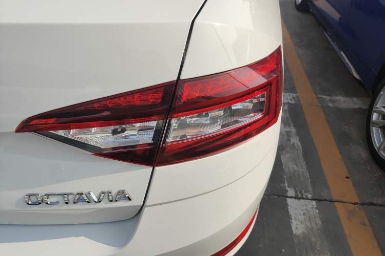 Used Skoda Octavia 2020 1.5L Automatic SmartDrive Luxury Edition Exterior 3