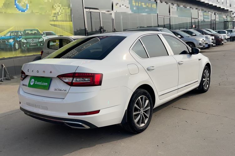Used Skoda Octavia 2020 1.5L Automatic SmartDrive Luxury Edition Exterior 3