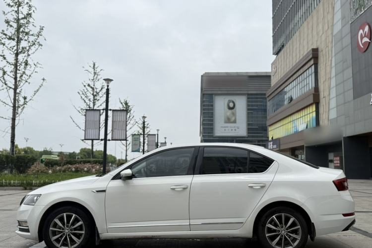 Used Skoda Octavia 2020 1.5L Automatic SmartDrive Luxury Edition Exterior 3