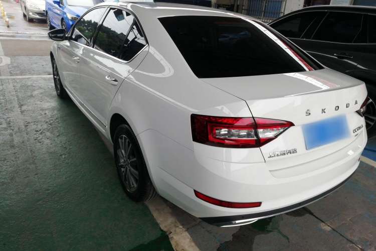Used Skoda Octavia 2020 1.5L Automatic SmartDrive Luxury Edition Exterior 3