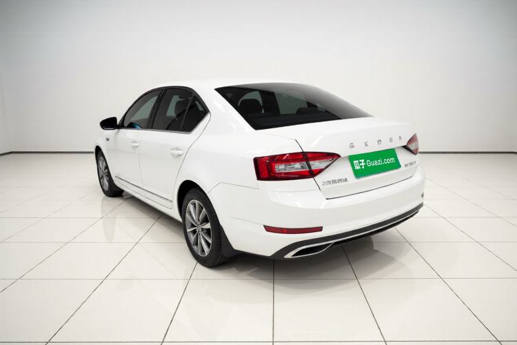Used Skoda Octavia 2020 1.5L Automatic SmartDrive Luxury Edition Exterior 3