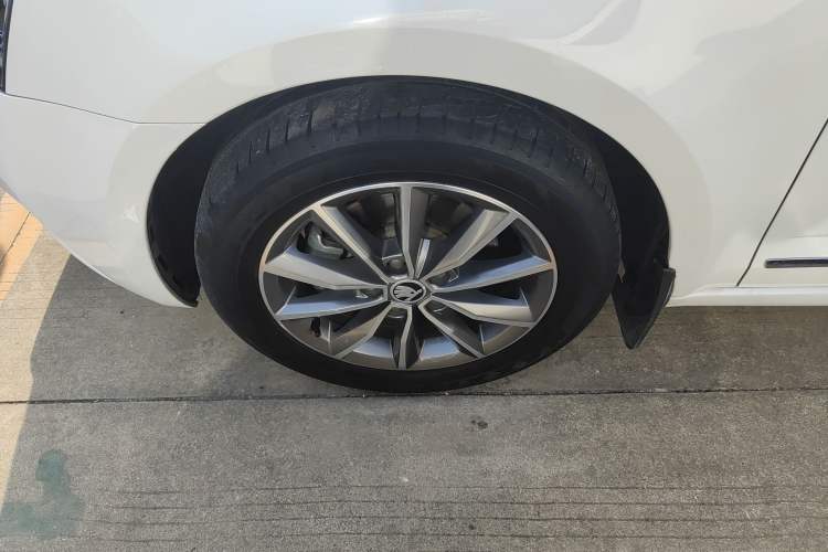 Used Skoda Octavia 2020 1.5L Automatic SmartDrive Luxury Edition Exterior 4