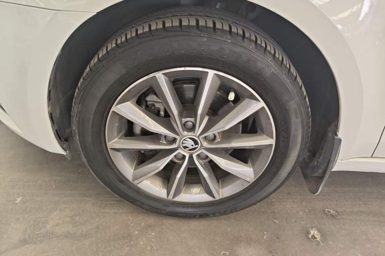 Used Skoda Octavia 2020 1.5L Automatic SmartDrive Luxury Edition Exterior 4