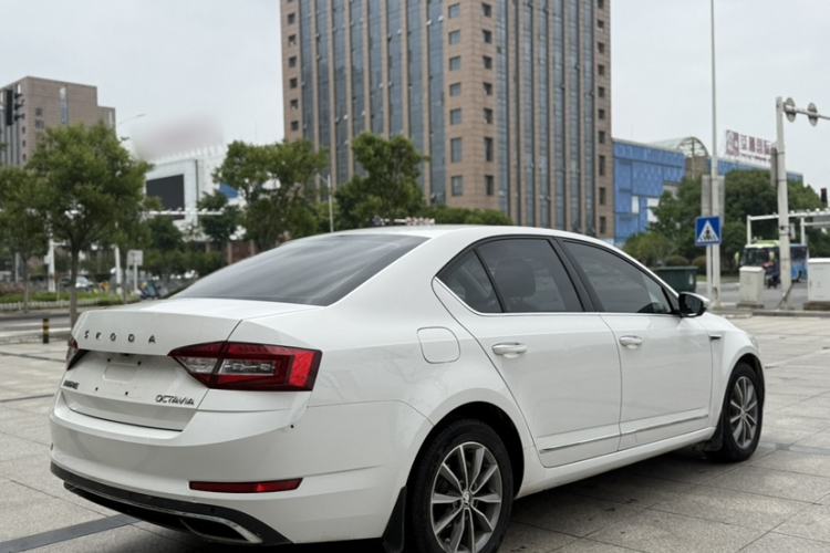 Used Skoda Octavia 2020 1.5L Automatic SmartDrive Luxury Edition Exterior 4