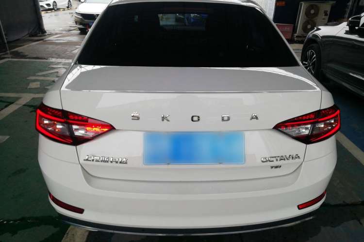 Used Skoda Octavia 2020 1.5L Automatic SmartDrive Luxury Edition Exterior 4