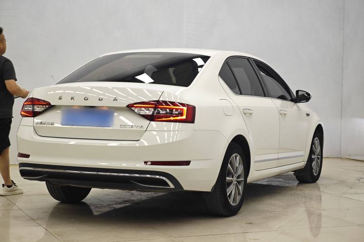 Used Skoda Octavia 2020 1.5L Automatic SmartDrive Luxury Edition Exterior 4