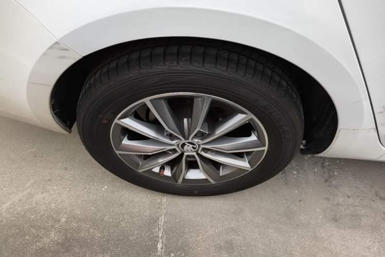 Used Skoda Octavia 2020 TSI230 DSG SmartDrive Luxury Edition Exterior 5