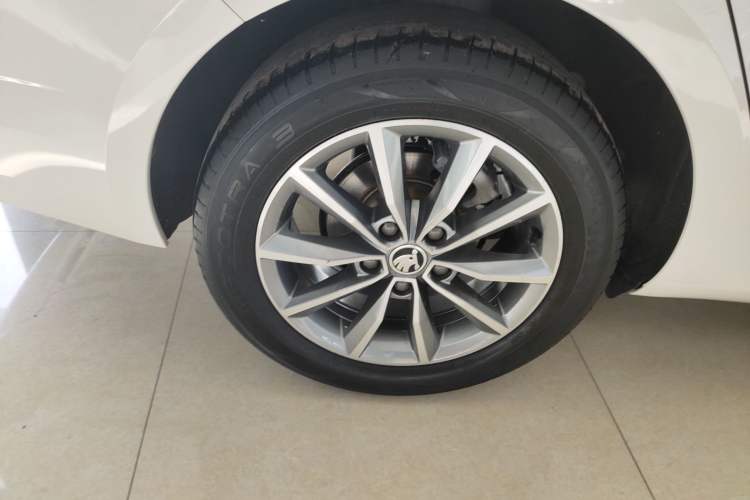 Used Skoda Octavia 2020 1.5L Automatic SmartDrive Luxury Edition Exterior 5