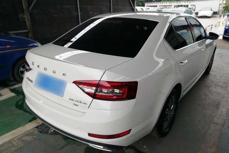 Used Skoda Octavia 2020 1.5L Automatic SmartDrive Luxury Edition Exterior 5