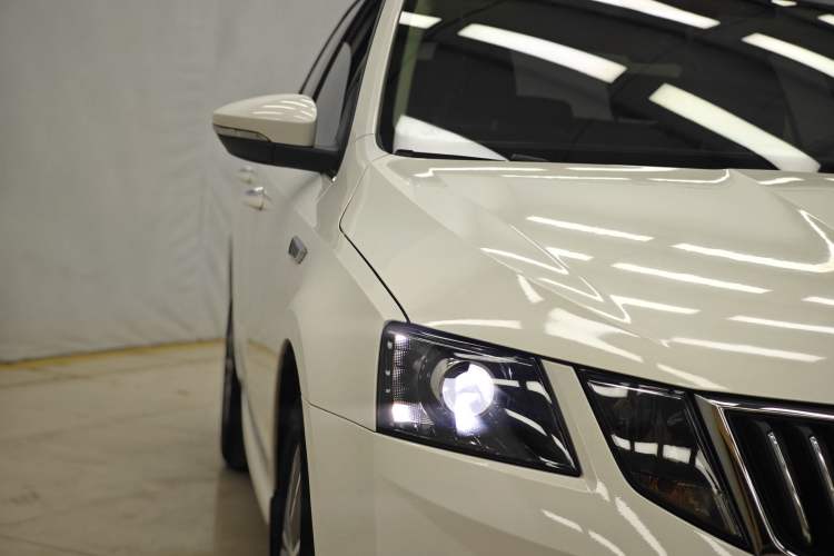 Used Skoda Octavia 2020 1.5L Automatic SmartDrive Luxury Edition Exterior 5