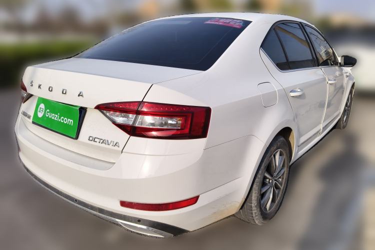 Used Skoda Octavia 2020 1.5L Automatic SmartDrive Luxury Edition Exterior 5