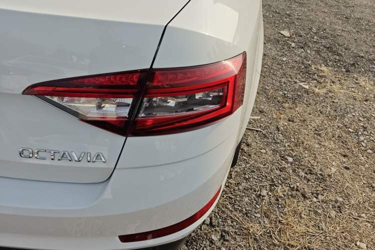Used Skoda Octavia 2020 1.5L Automatic SmartDrive Comfort Edition Exterior 6