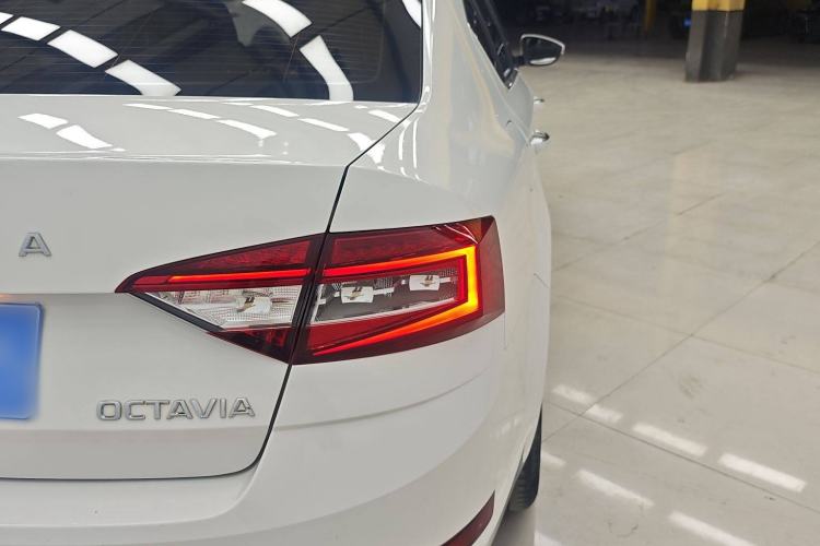 Used Skoda Octavia 2020 1.5L Automatic SmartDrive Luxury Edition Exterior 6