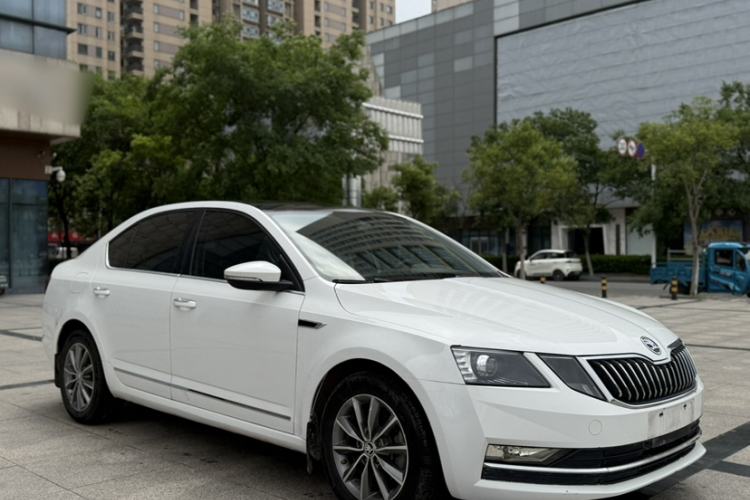 Used Skoda Octavia 2020 1.5L Automatic SmartDrive Luxury Edition Exterior 7