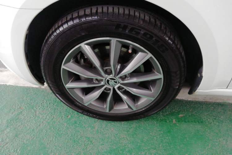 Used Skoda Octavia 2020 1.5L Automatic SmartDrive Luxury Edition Exterior 7
