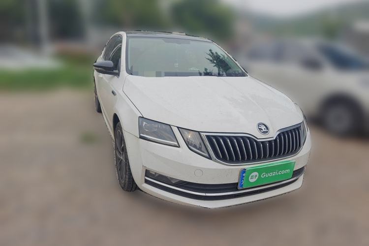 Used Skoda Octavia 2020 TSI280 DSG SmartDrive Luxury Edition Front Right 45 Deg