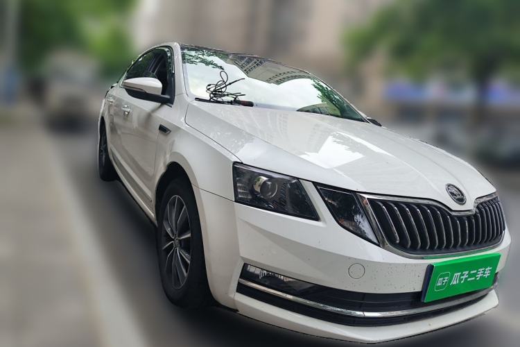 Used Skoda Octavia 2020 1.5L Automatic SmartDrive Luxury Edition Front Right 45 Deg