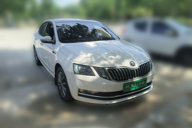 Used Skoda Octavia 2020 1.5L Automatic SmartDrive Luxury Edition Front Right 45 Deg