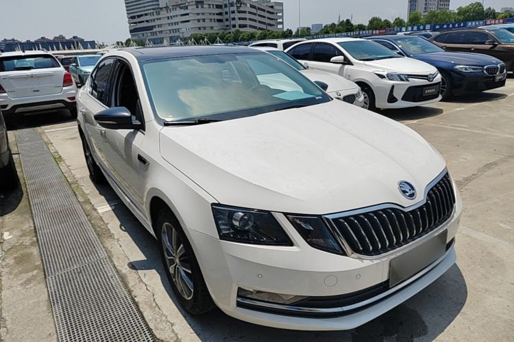 Used Skoda Octavia 2020 TSI230 DSG SmartDrive Luxury Edition Front Right 45 Deg
