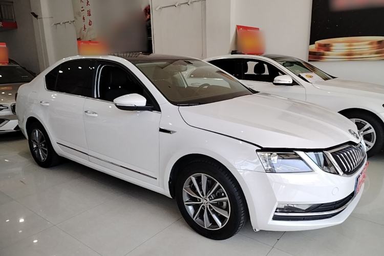 Used Skoda Octavia 2020 1.5L Automatic SmartDrive Luxury Edition Front Right 45 Deg