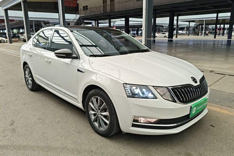 Used Skoda Octavia 2020 TSI230 DSG SmartDrive Luxury Edition Front Right 45 Deg