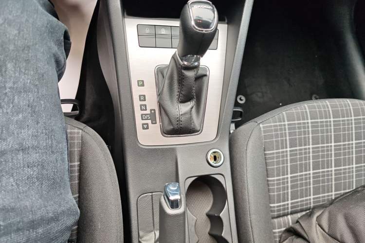 Used Skoda Octavia 2020 1.5L Automatic SmartDrive Comfort Edition Gear Lever