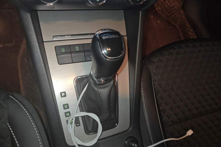 Used Skoda Octavia 2020 1.5L Automatic SmartDrive Luxury Edition Gear Lever